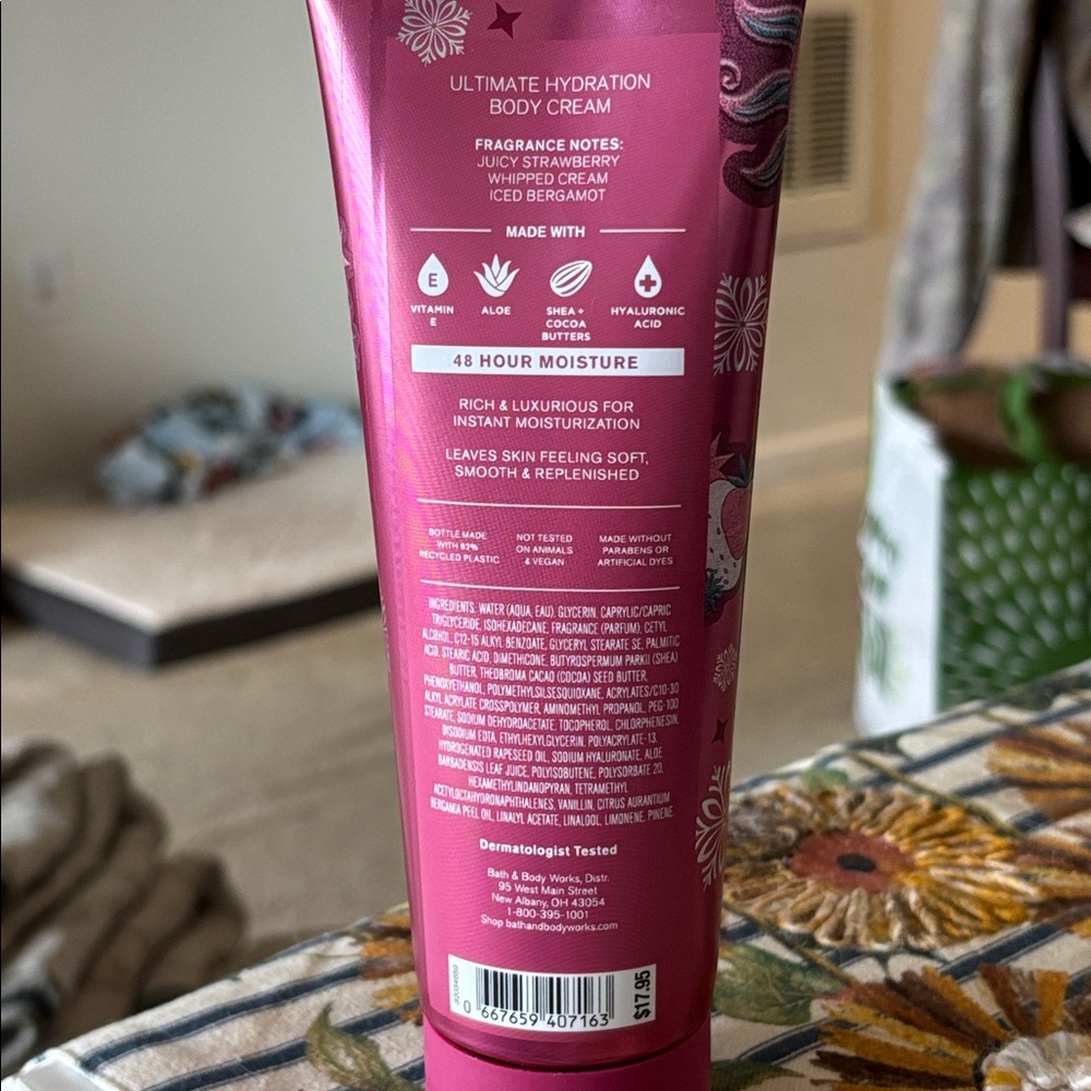 Strawberry Snowflakes Bath & Body Works Set - Picture 2 of 4